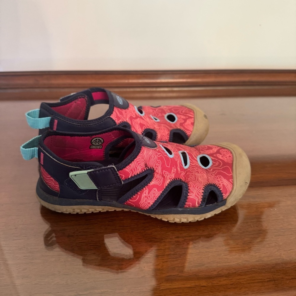 Keen Stingray Closed Toe Unisex Kids Sandals Waterproof Size 3